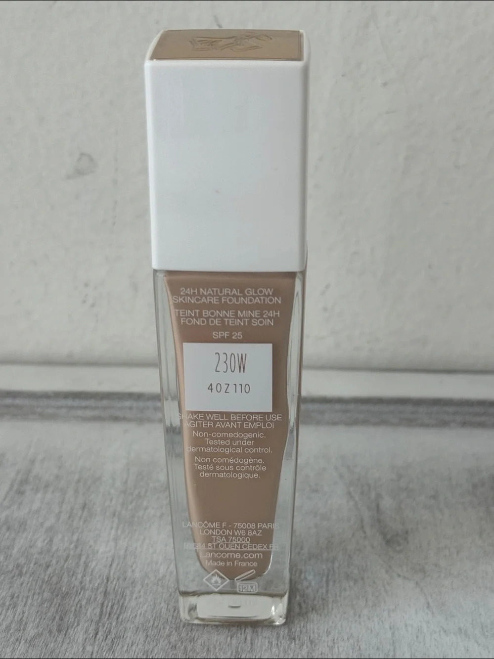 Lancôme 230W Teint Idole Ultra Wear Care & Glow 24H Glow Foundation SPF 25
